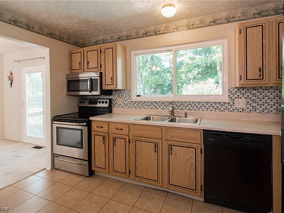 5th image of 8563 Fairlane Dr