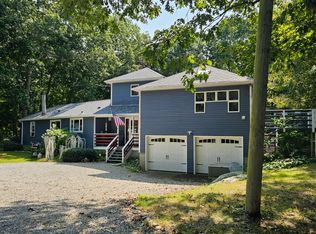 348 Noank Ledyard Rd, Mystic, CT 06355