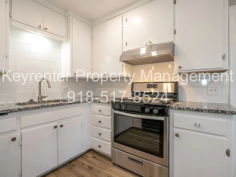 1502 N Columbia Ave — Photo 17