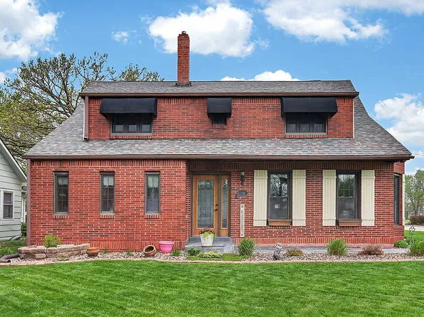705 Walnut St, Waukee, IA 50263