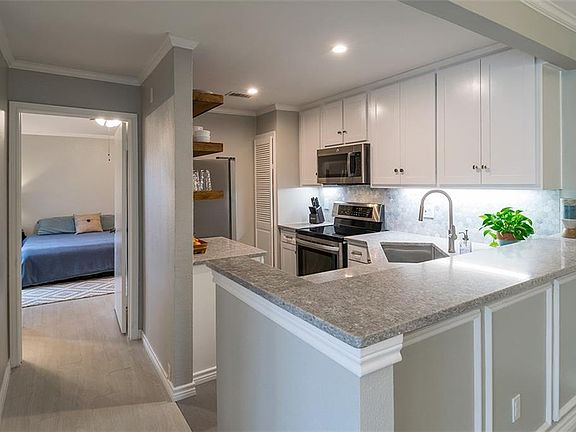 5th image of 3101 Townbluff Dr APT 425
