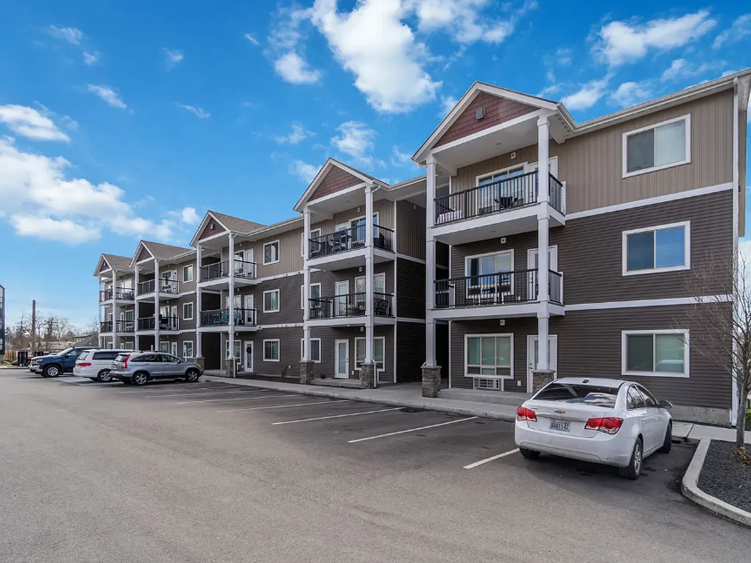 River City Apartments — Photo 2