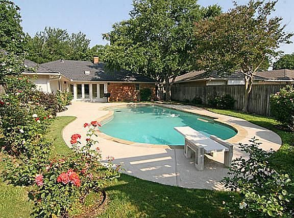 4th image of 16028 Longvista Dr