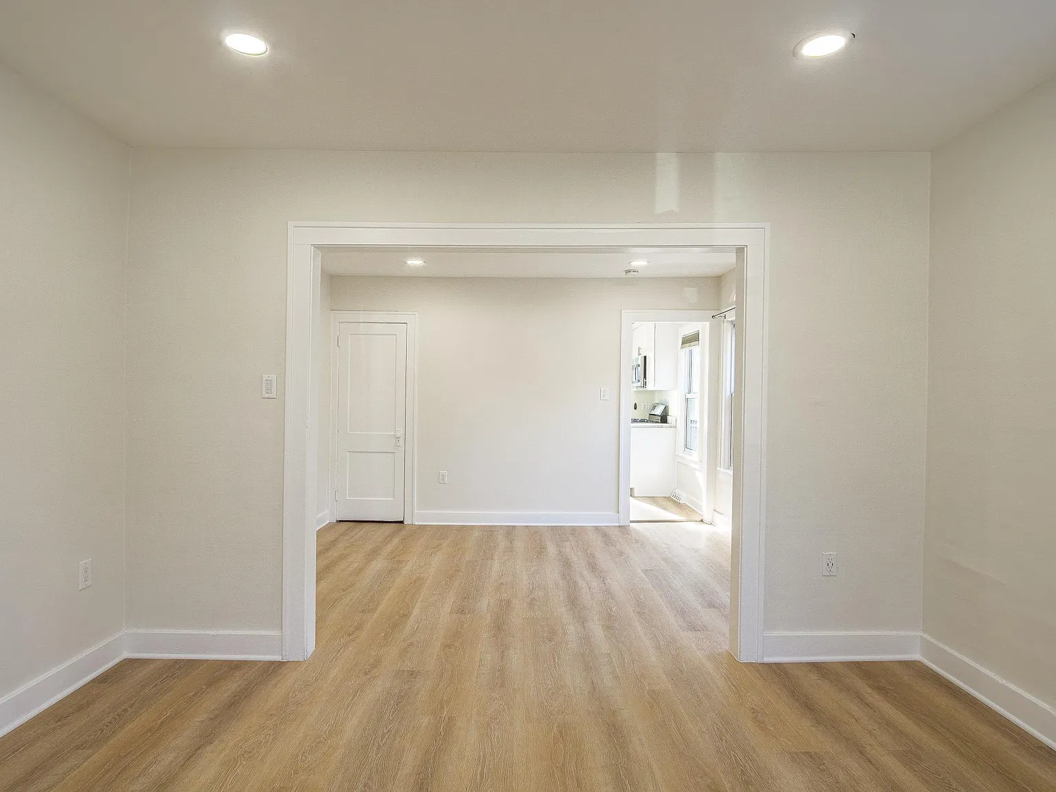 2 bed, 835 sqft, $1,700 — Photo 3