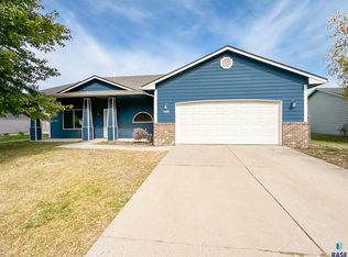 904 Hemlock St, Harrisburg, SD 57032