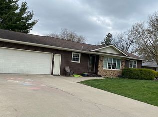 202 Celeste St, Hudson, IA 50643