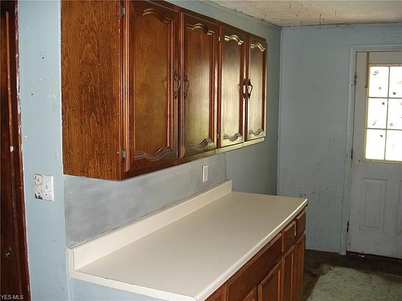 3rd image of 130 Hayward Ave
