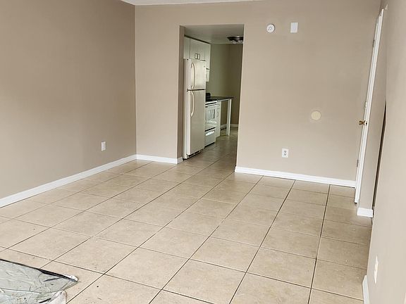3rd image of 2052 Kings Hwy APT 20