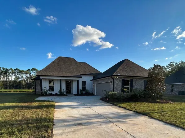 102 Celestial Cir, Freeport, FL 32439