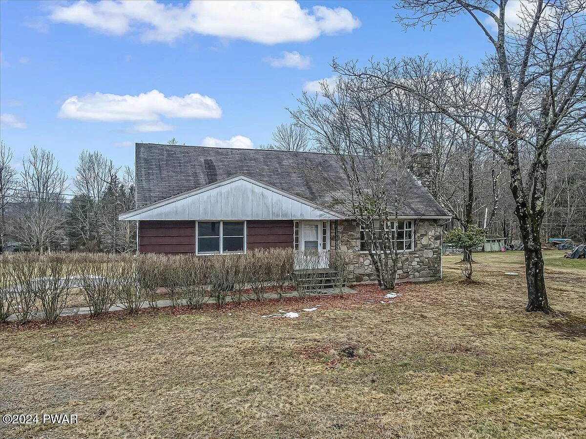 4 bed, 2.0 bath, 1760 sqft, $2,000 — Photo 1