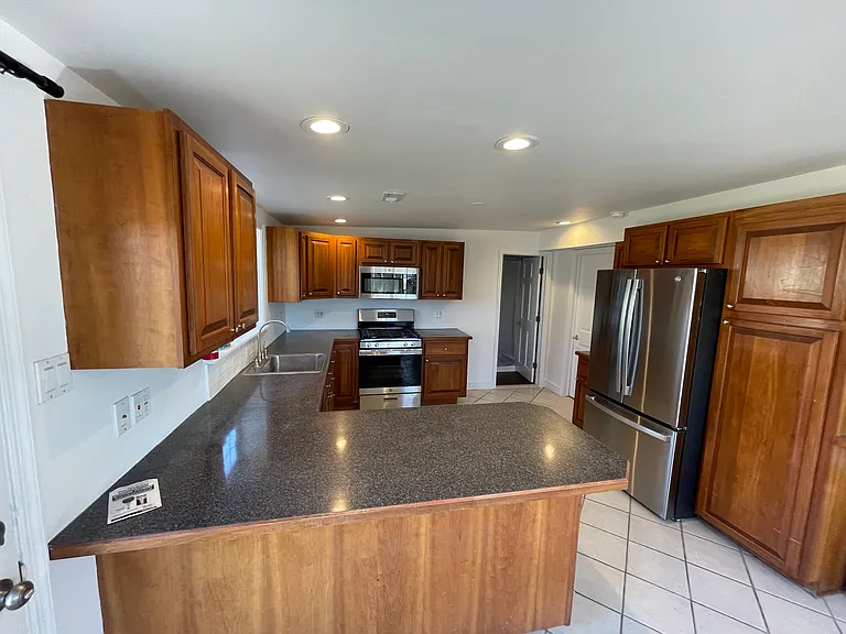 63B Wilson Ave — Photo 6