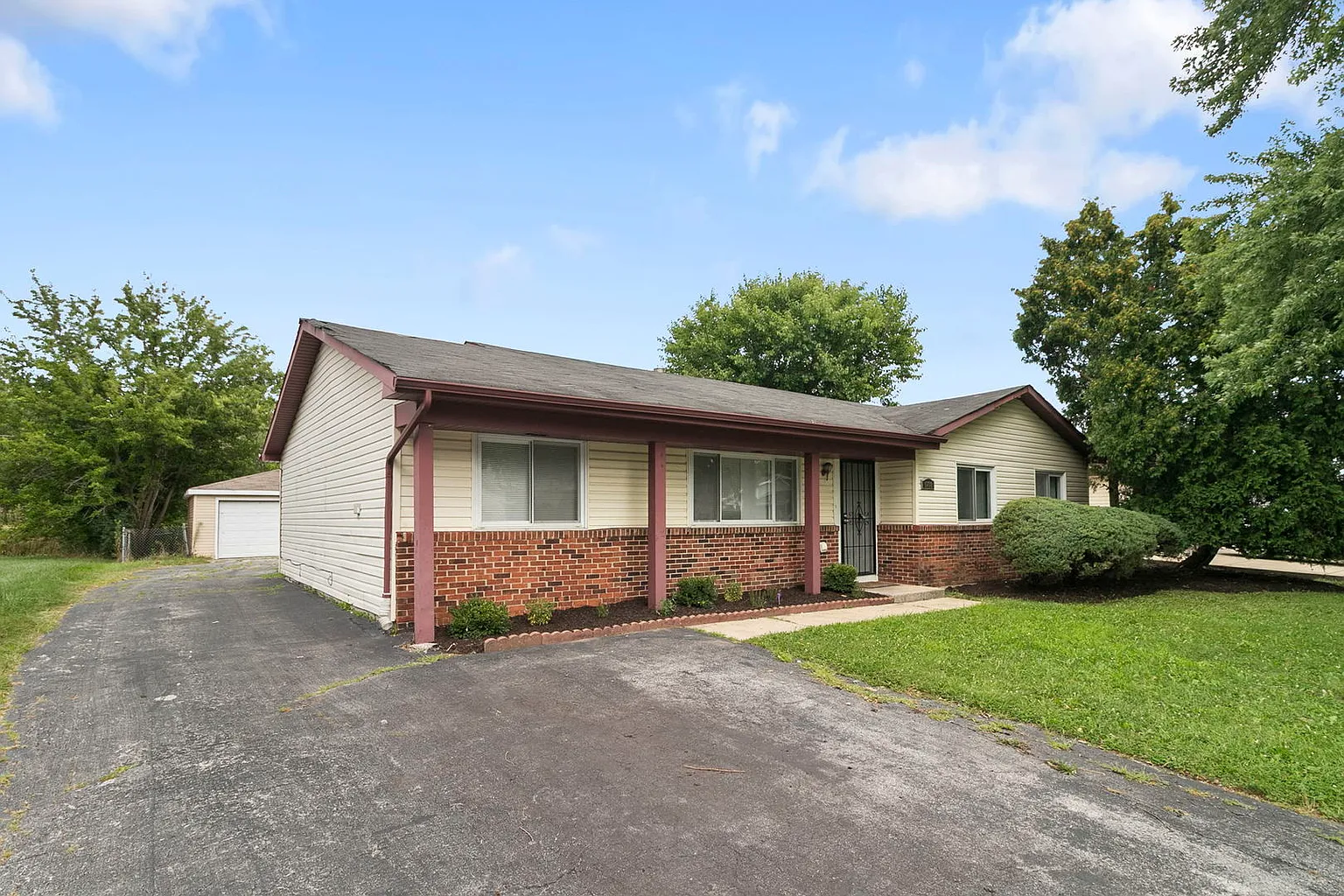 5838 Woodgate Dr photo 1