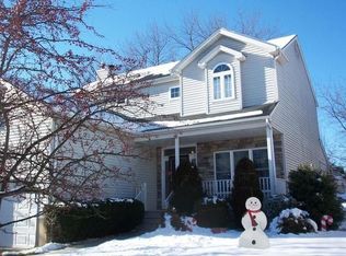 8 Stapleton Ct, Bridgewater, NJ 08807