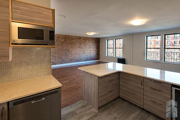 Rented by Skyline Group Real Estate | media 13