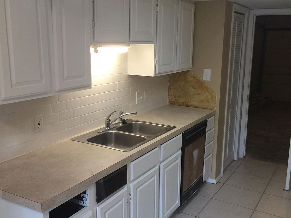 1st image of 8105 Hood Cir #B