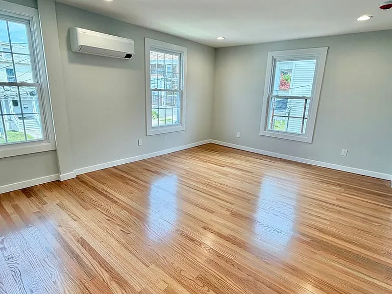 18 Cedar St — Photo 6