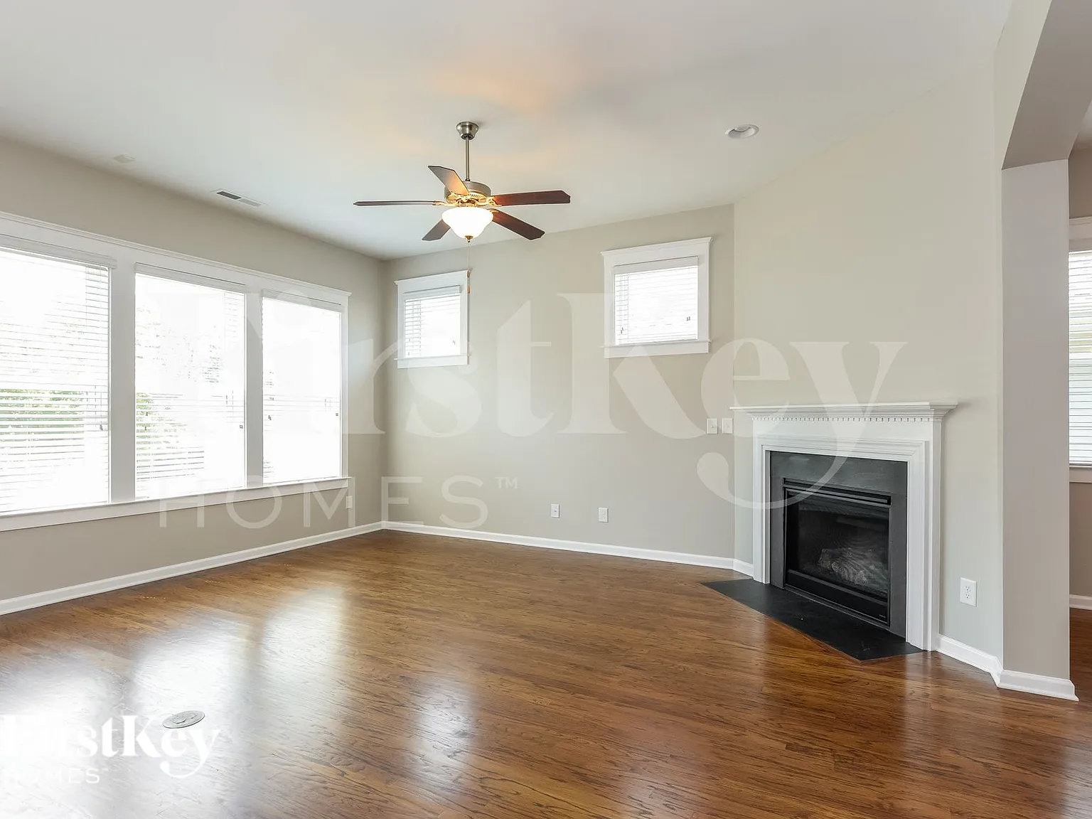 3 bed, 2.0 bath, 1999 sqft, $2,770 — Photo 2