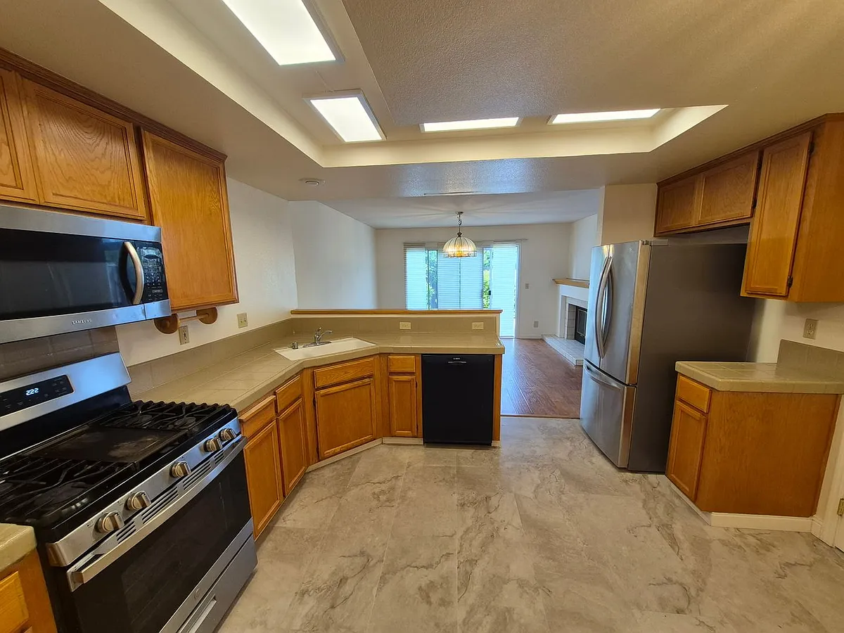 Building Photo - 317 Bellflower Dr