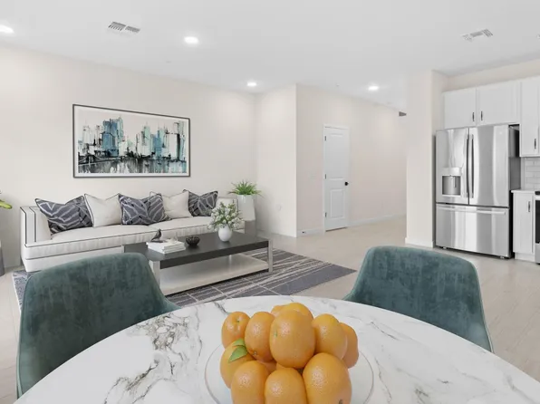 2822 W White Feather Lane, Phoenix, AZ 85085