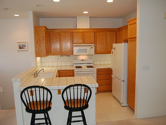 3rd image of 404 Shandon Ct