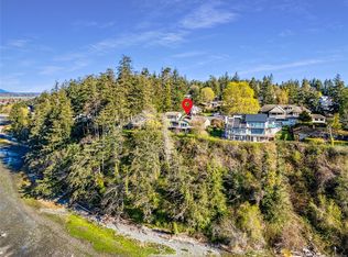 145 Manor Pl, Comox, BC V9M 1C6