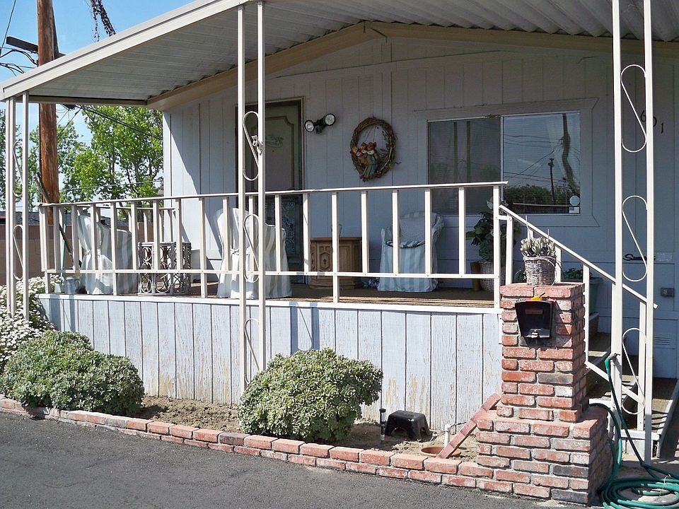 Welcome home!!!!  Nice front porch at entrance. 