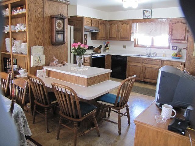 2nd image of 1009 Bruning St