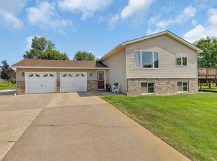 1107 Skyline Dr NE, Alexandria, MN 56308