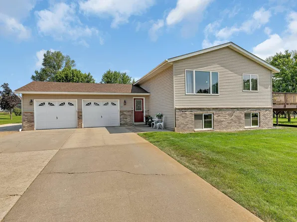 1107 Skyline Dr NE, Alexandria, MN 56308