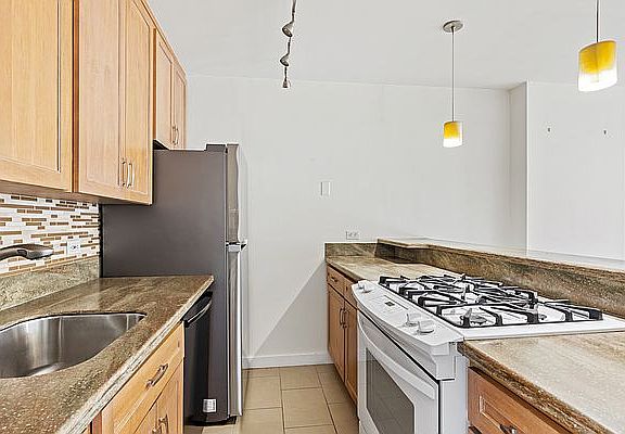 4th image of 1991 Broadway APT 11A
