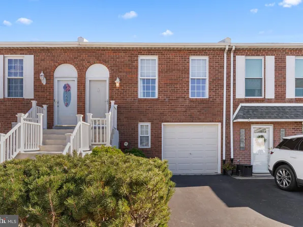 10757 E Pelle Cir, Philadelphia, PA 19154