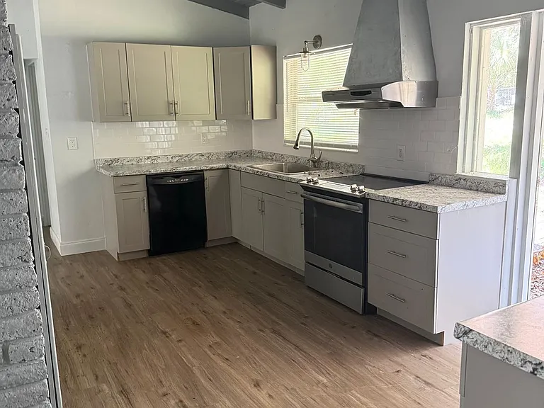 1623 Dinner Lake Dr — Photo 9