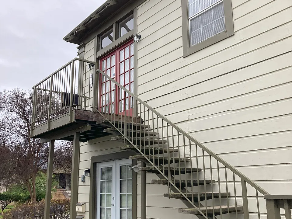 Downstairs apartment ready for new tenant!