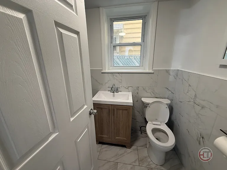 1747 Mahan Ave #1F — Photo 2