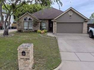 7829 Douglas Ln, North Richland Hills, TX 76182