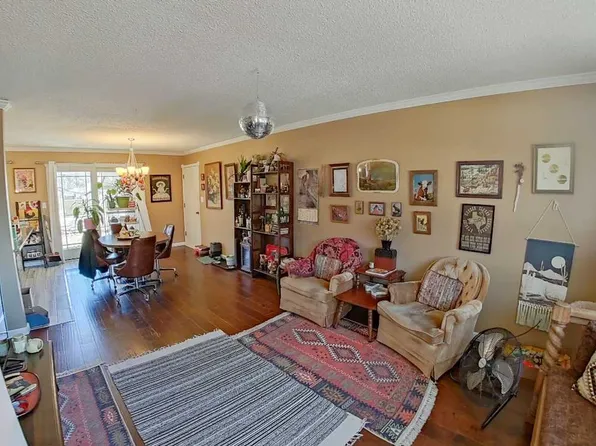 2021 Beck St, Manhattan, KS 66502