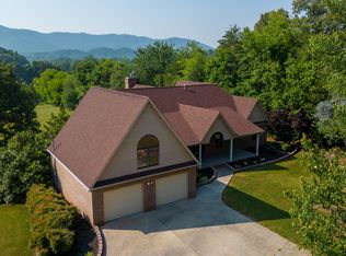 646 Dixon Farm Rd, Walland, TN 37886