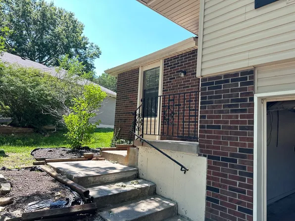 1115 E Johnston St, Olathe, KS 66061