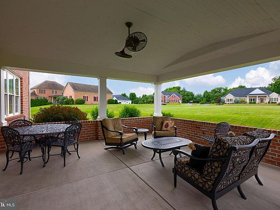 4th image of 2775 Farnham Ln
