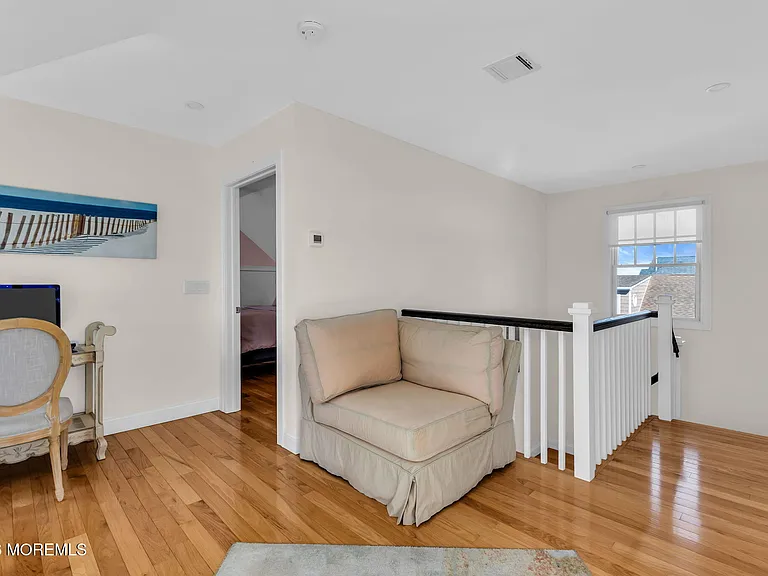 550 Whiting Ave — Photo 34