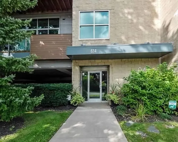 614 S Troy St #102 — Photo 25
