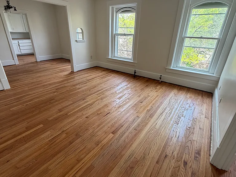 308 N Linn St #4 — Photo 6