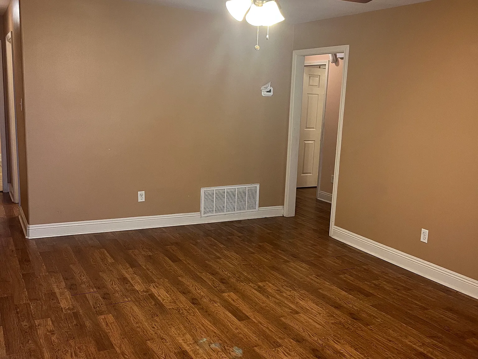 3 bed, $1,500 — Photo 2