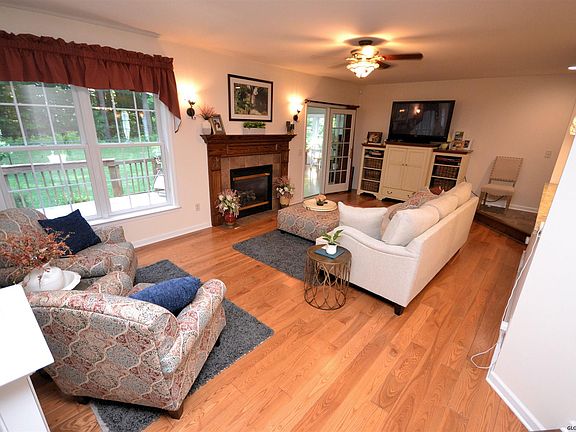 3rd image of 47 Oak View Dr