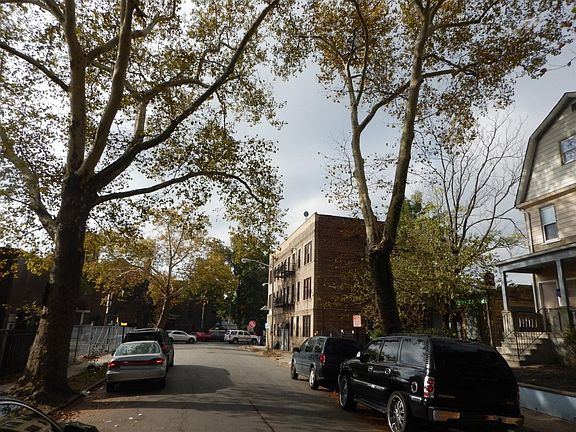 4th image of 555 Norwood St