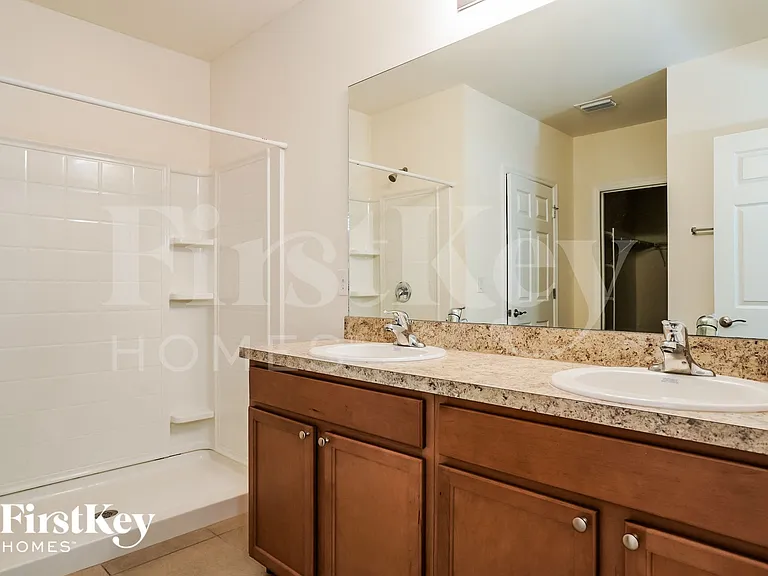 237 SE 3rd St — Photo 9