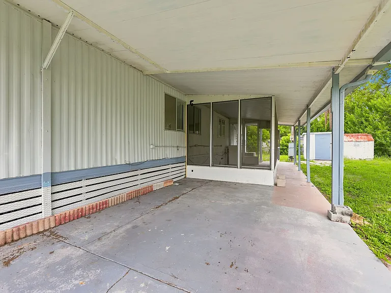 7213 Commons Blvd — Photo 17
