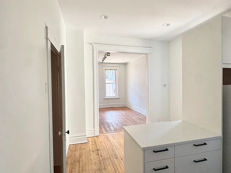 911 N Winchester Ave #1R — Photo 4
