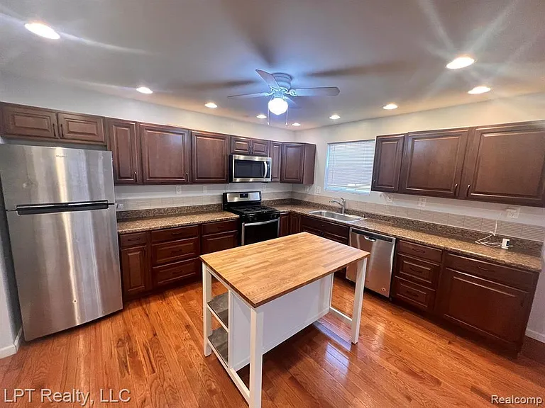 33 E Bernhard Ave — Photo 3