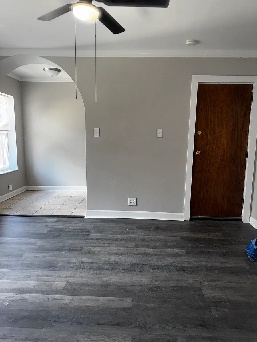 Building Photo - 6818-2 N Wayne Ave #111